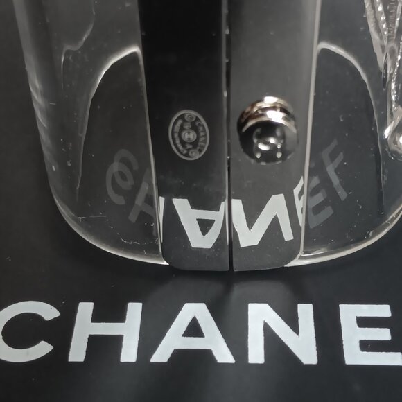 Rare Chanel Resin Cuff Bracelet crystal clear. Vintage and so in style. - Picture 5 of 9